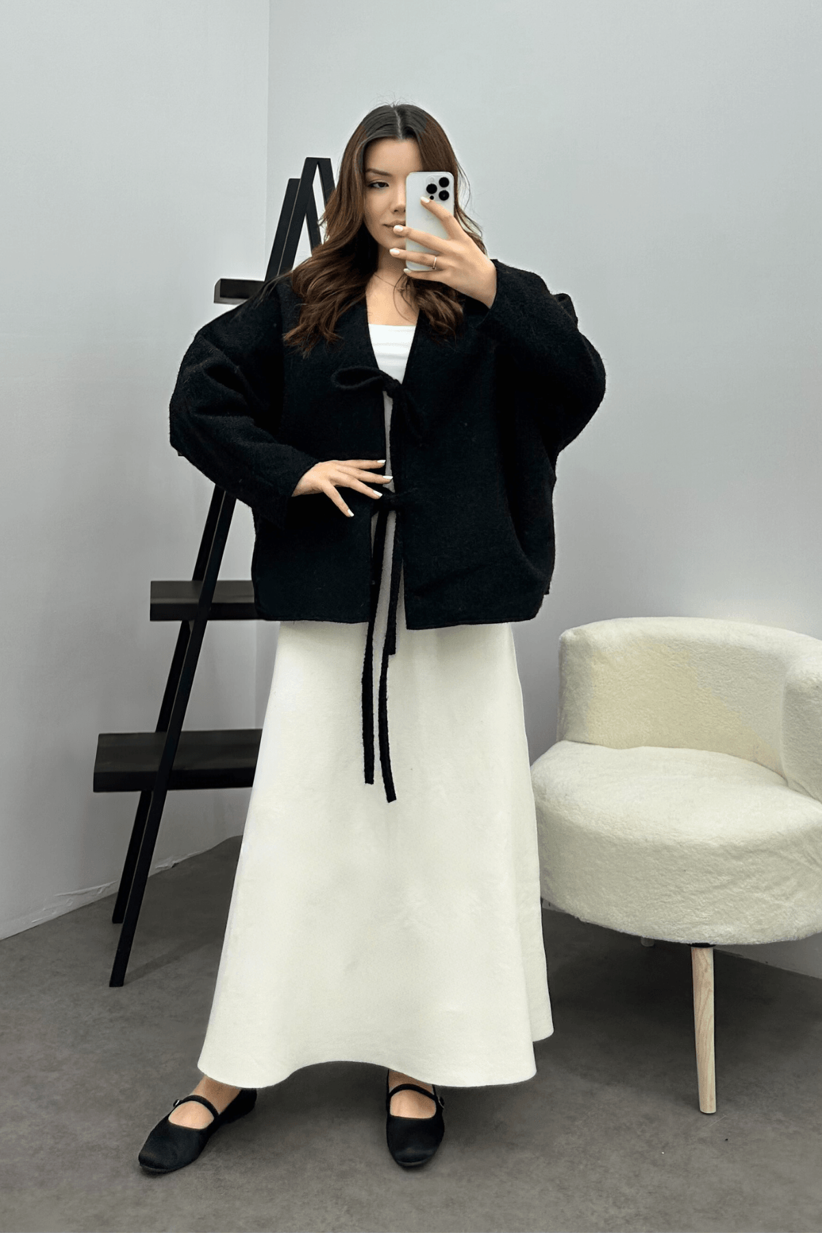 Kadın Siyah Bağcık Detaylı İthal Kaşe Ceket