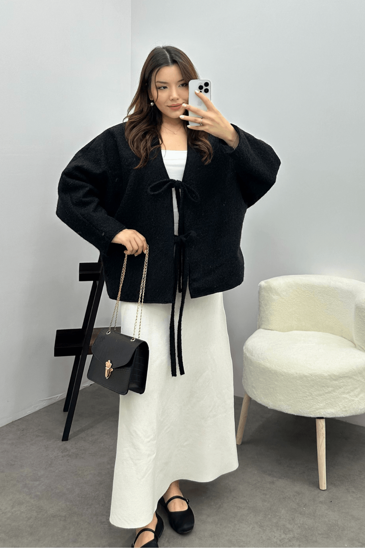 Kadın Siyah Bağcık Detaylı İthal Kaşe Ceket