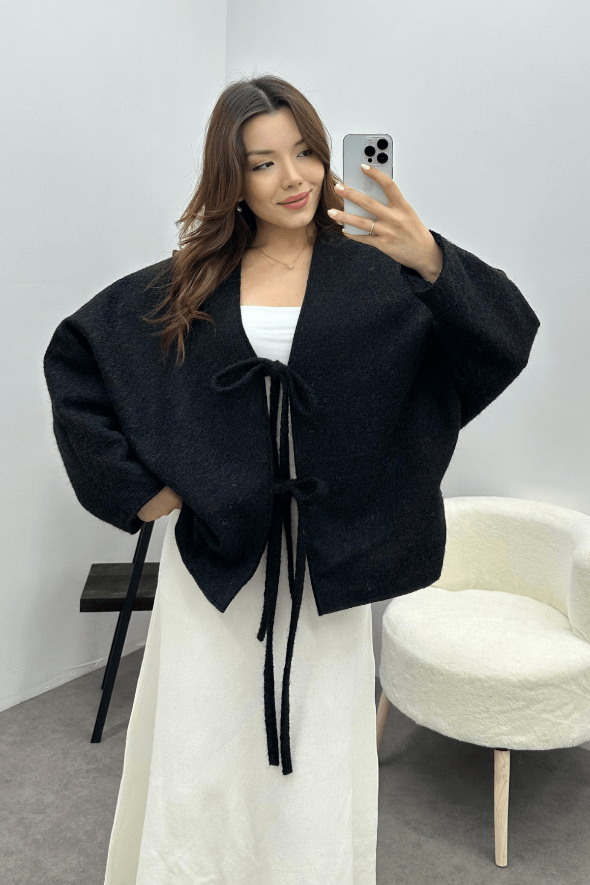 Kadın Siyah Bağcık Detaylı İthal Kaşe Ceket