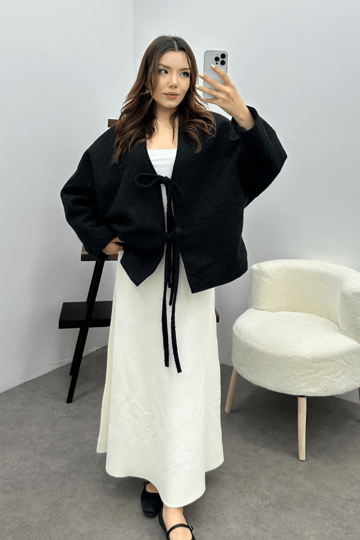 Kadın Siyah Bağcık Detaylı İthal Kaşe Ceket