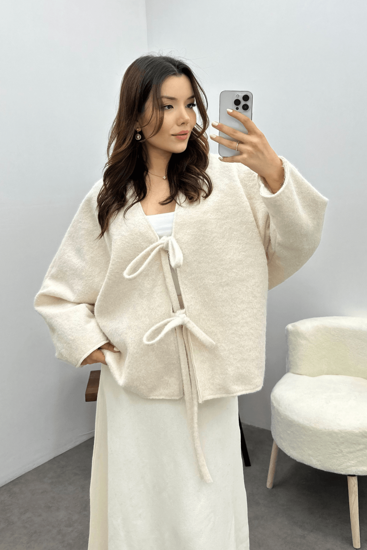 Kadın Ekru Bağcık Detaylı İthal Kaşe Ceket