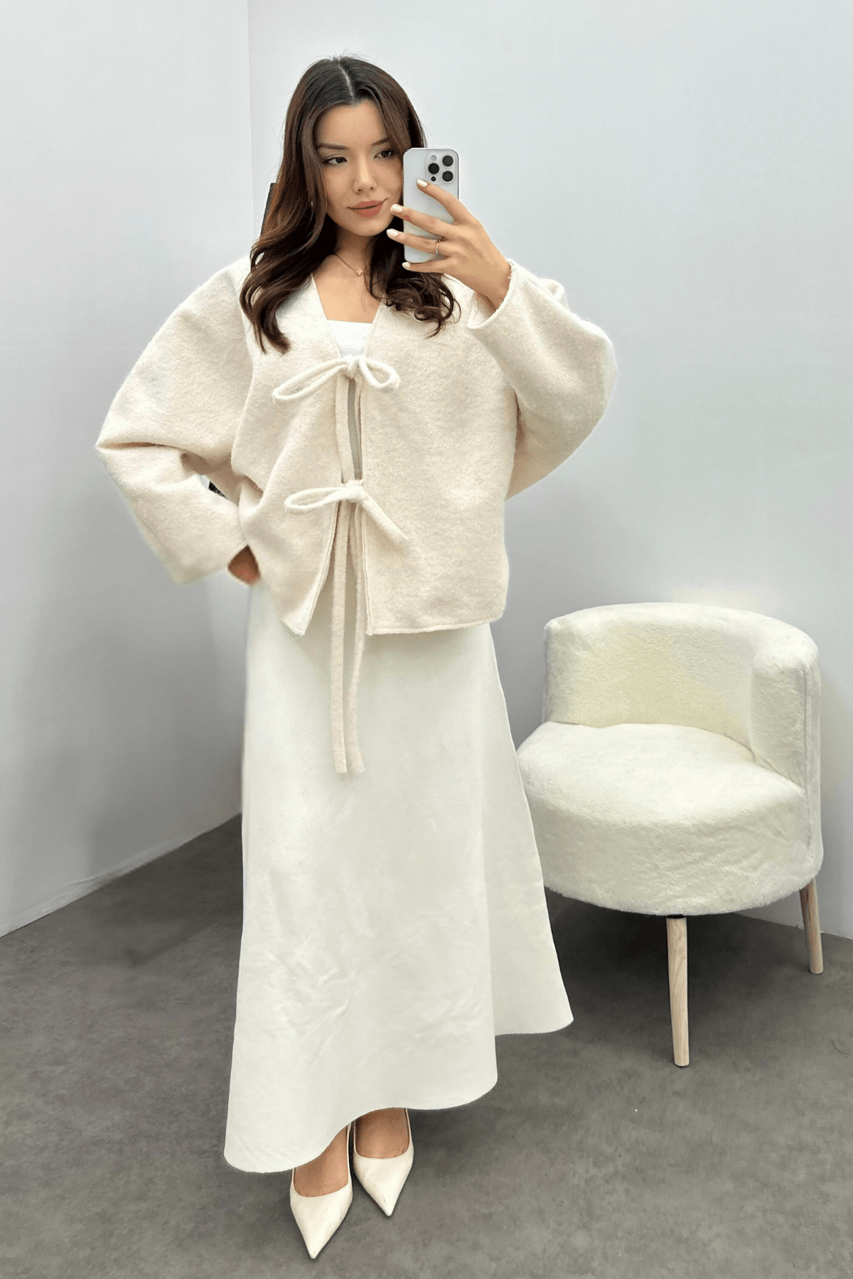 Kadın Ekru Bağcık Detaylı İthal Kaşe Ceket