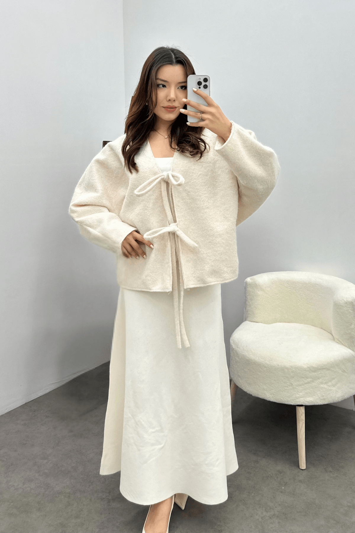 Kadın Ekru Bağcık Detaylı İthal Kaşe Ceket