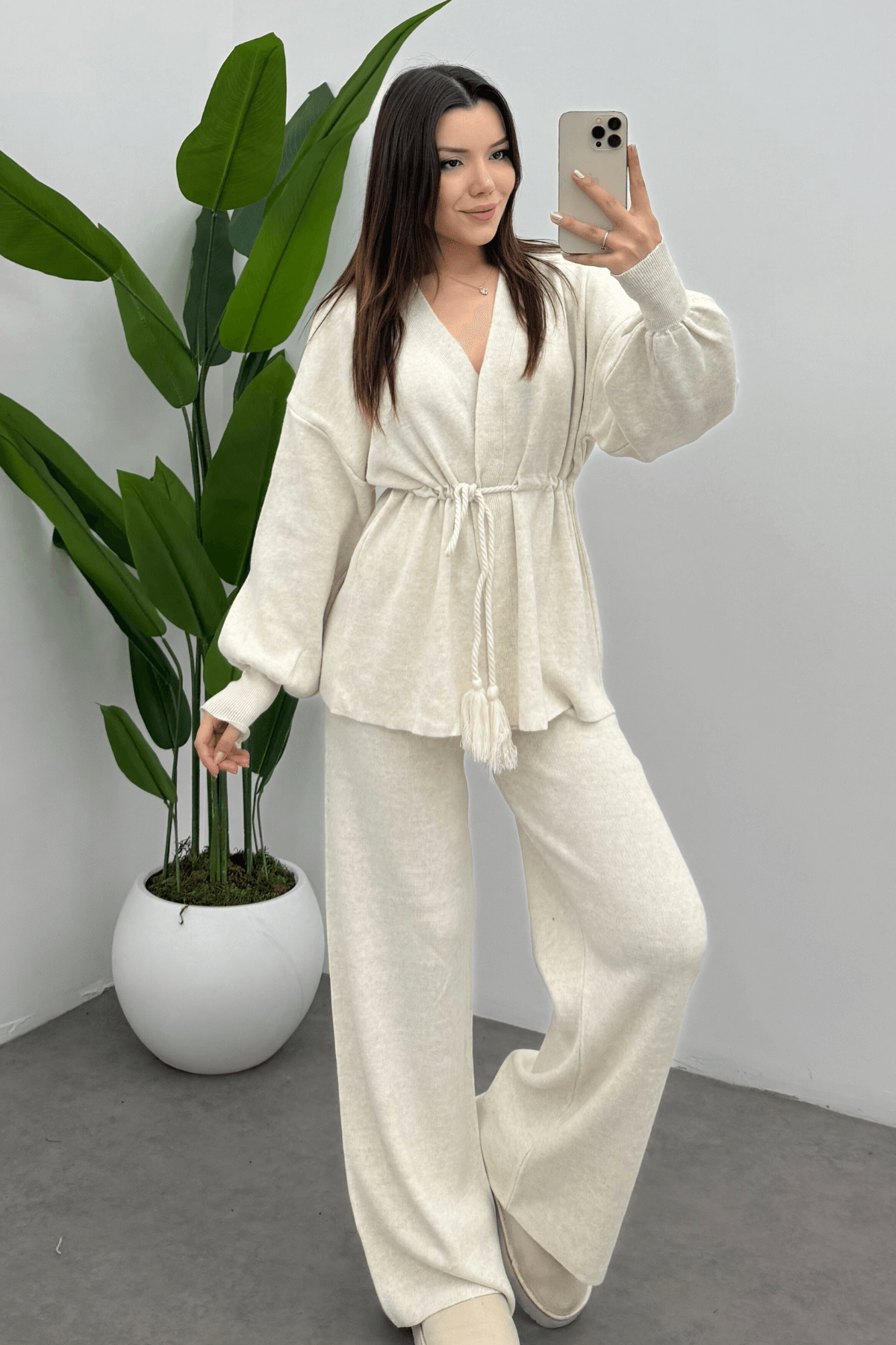 Kadın Ekru Beli Püskül Bağcık Detaylı Hırka Pantolon İkili Triko Takım