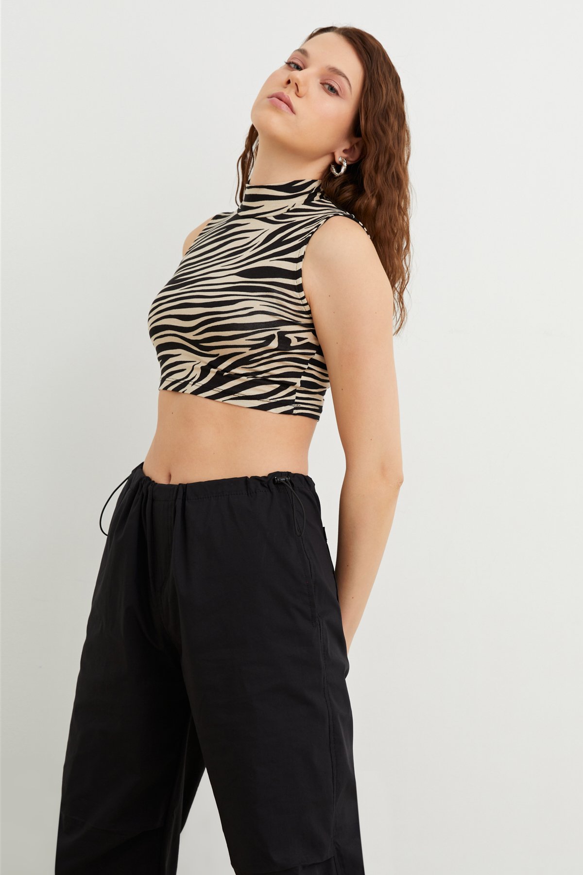 Kadın Bej Zebra Balıkçı Yaka Sıfır Kol Crop Bluz