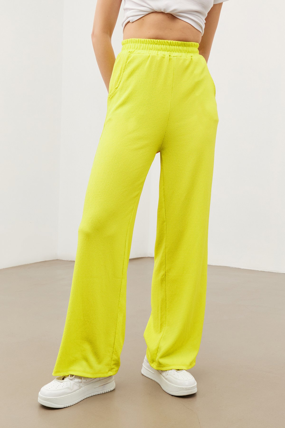 Kadın Neon Sarısı Beli Lastikli Çift Cepli Bol Paça Bürümcük Pantolon