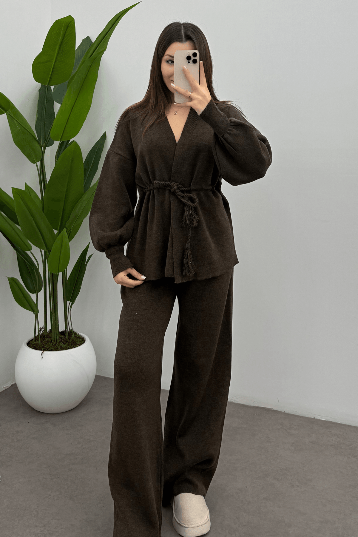 Kadın Kahverengi Beli Püskül Bağcık Detaylı Hırka Pantolon İkili  Triko Takım