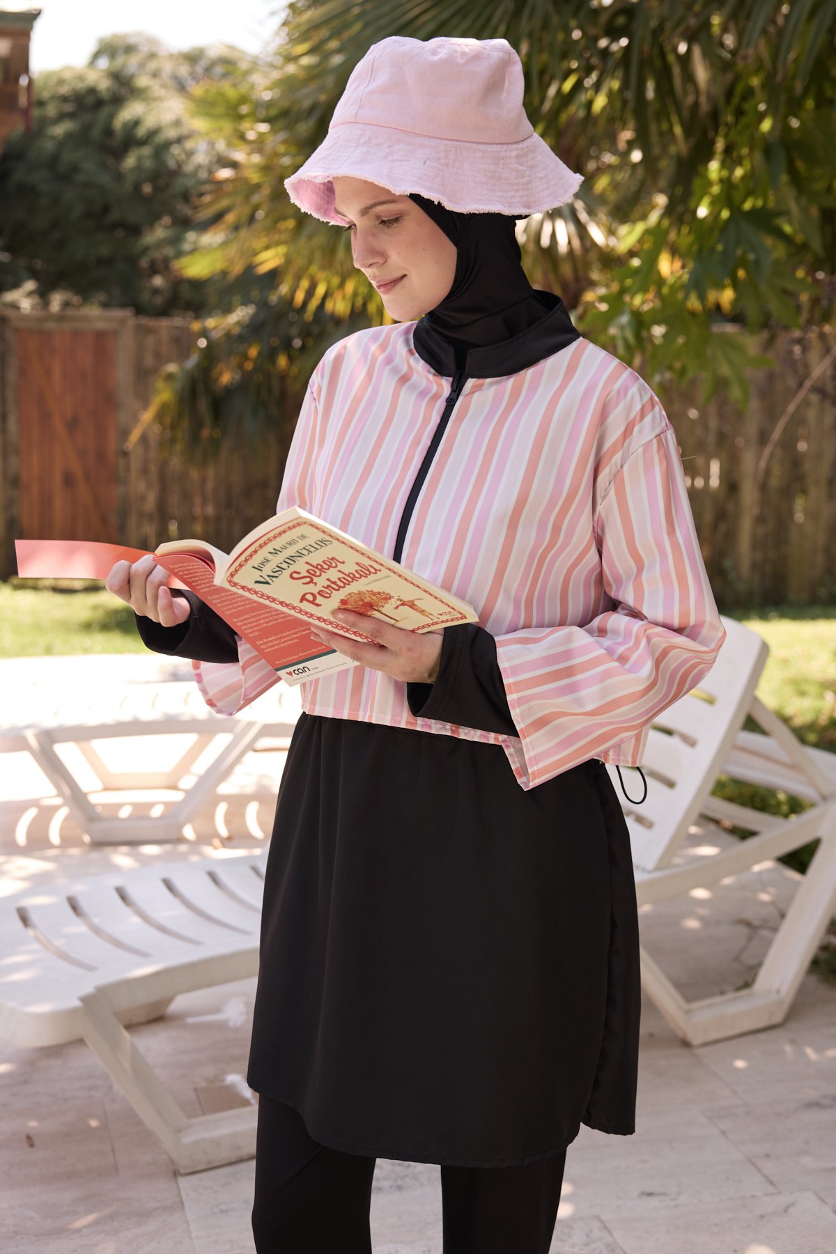 Kadın Tesettür Pastel Pembe Dikey Baskılı Tam Kapalı 3 Parça Mayo Takımı