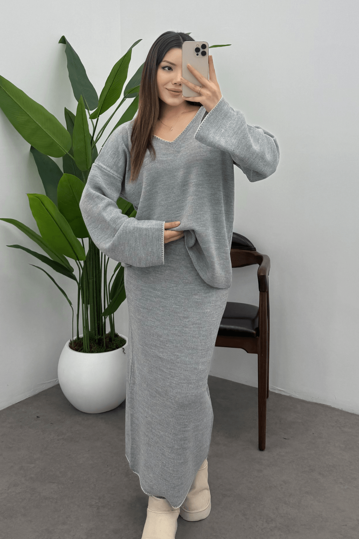 Kadın Gri Çoban Dikiş Detaylı V Yaka Kazak Etek Triko Takım