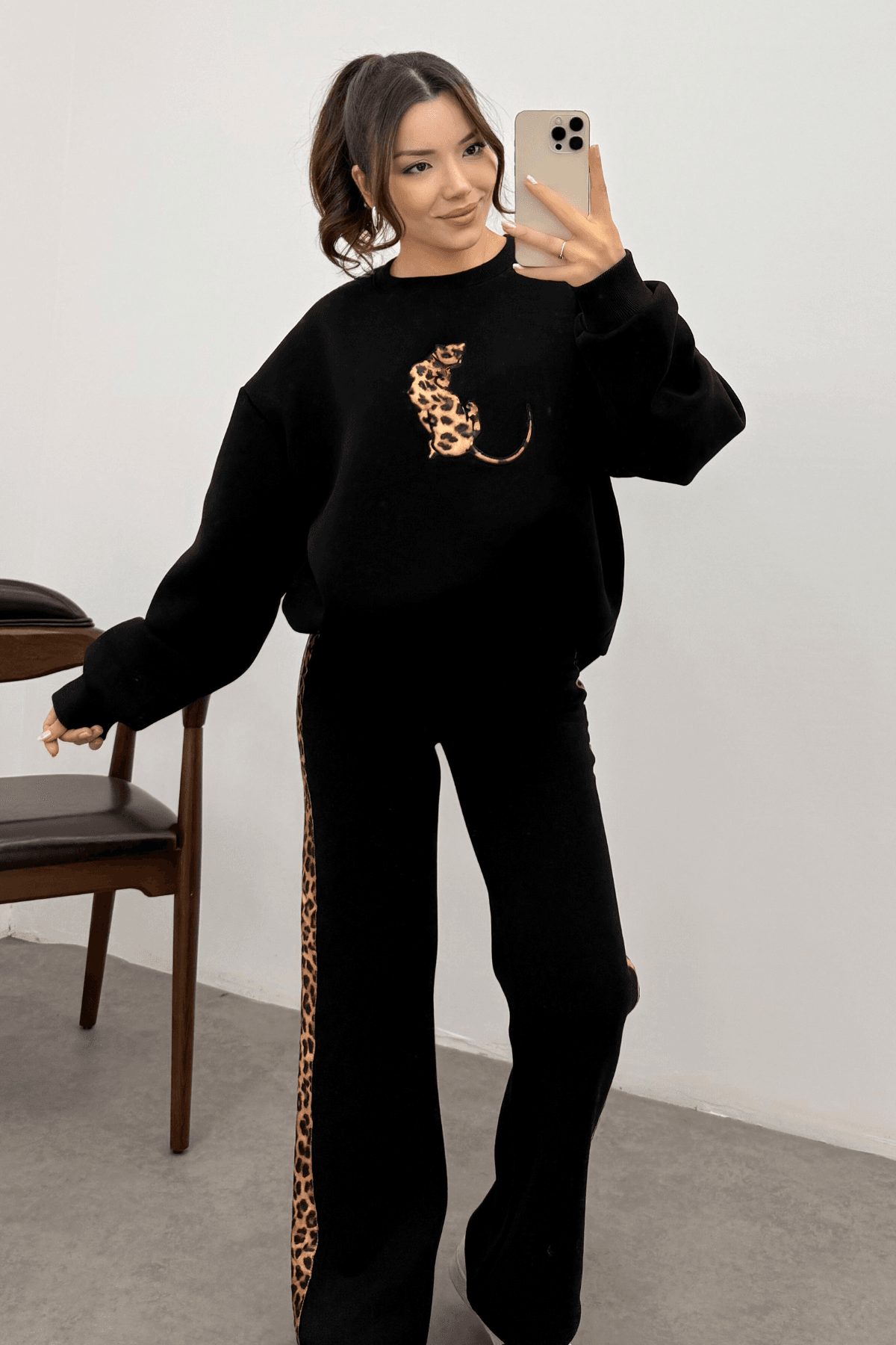 Kadın Siyah Leopar Detaylı Yumoş Takım 