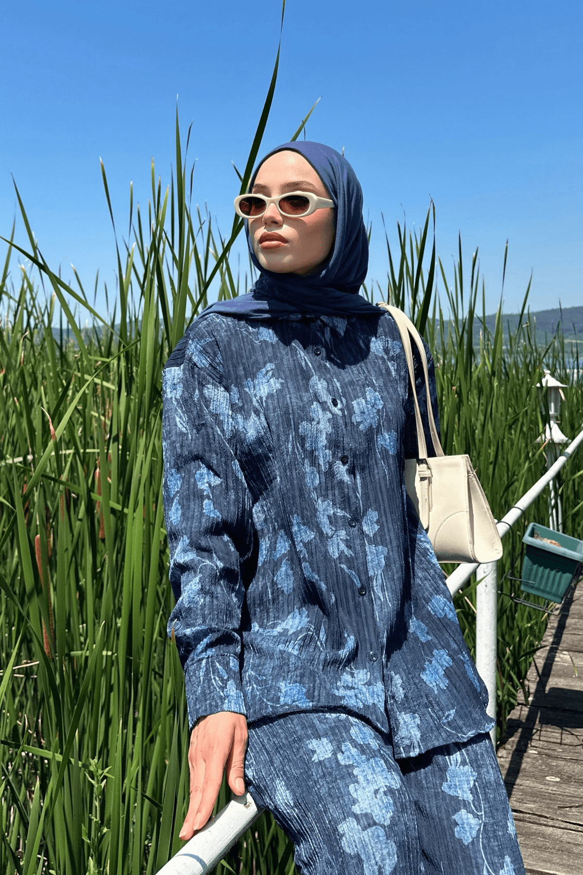 Kadın Lacivert Yaprak Efektli Krinkıl Gömlek Pantolon Alt Üst Takım