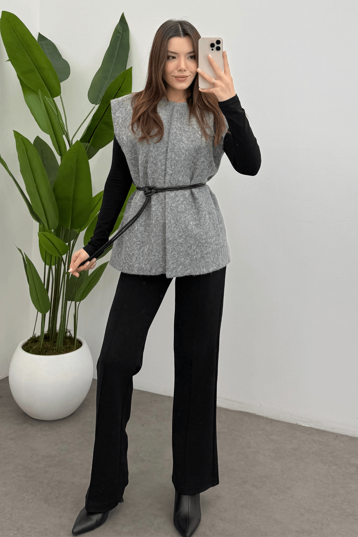 Gri kemerli kaşe yelek