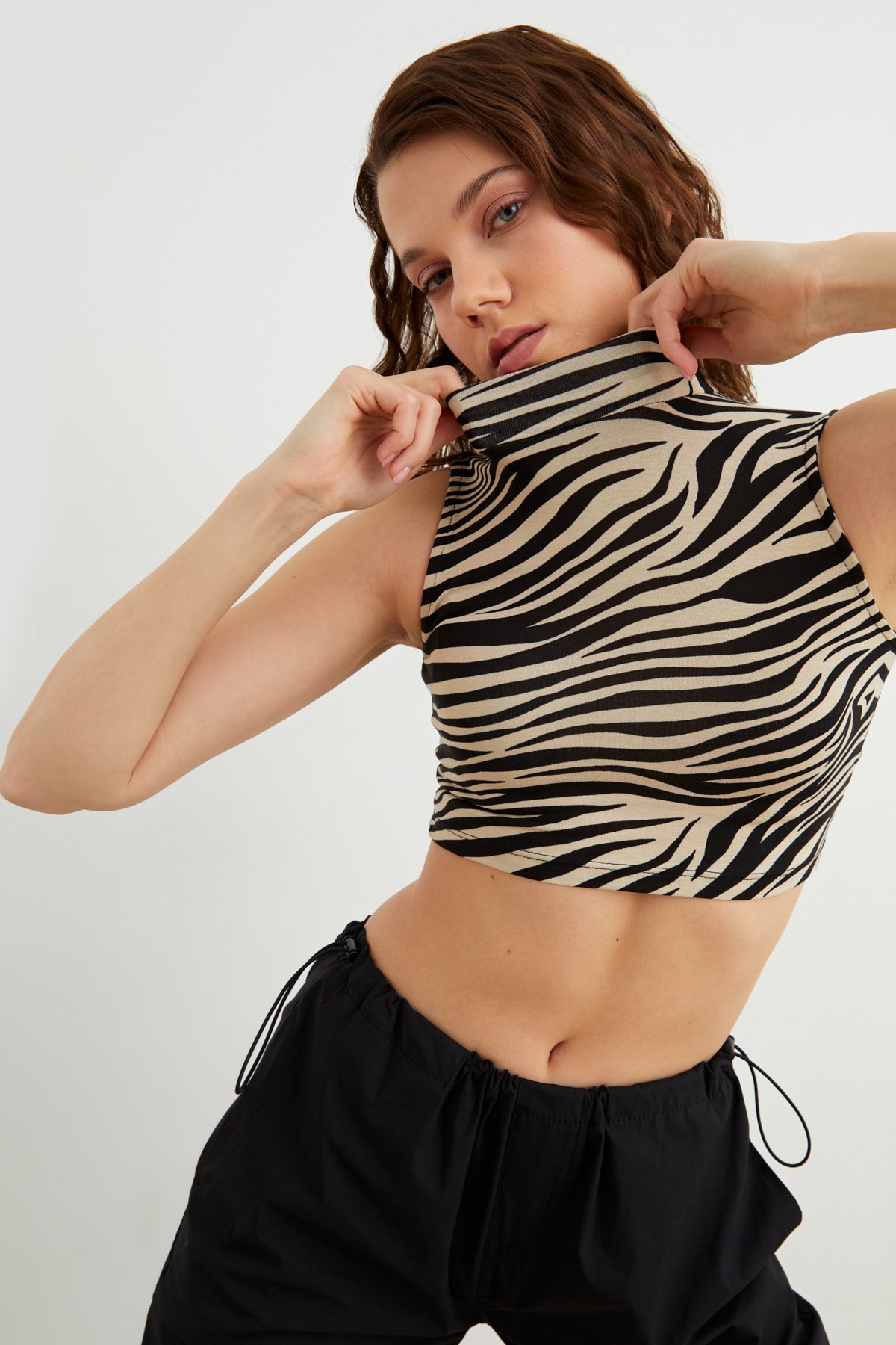 Kadın Bej Zebra Balıkçı Yaka Sıfır Kol Crop Bluz