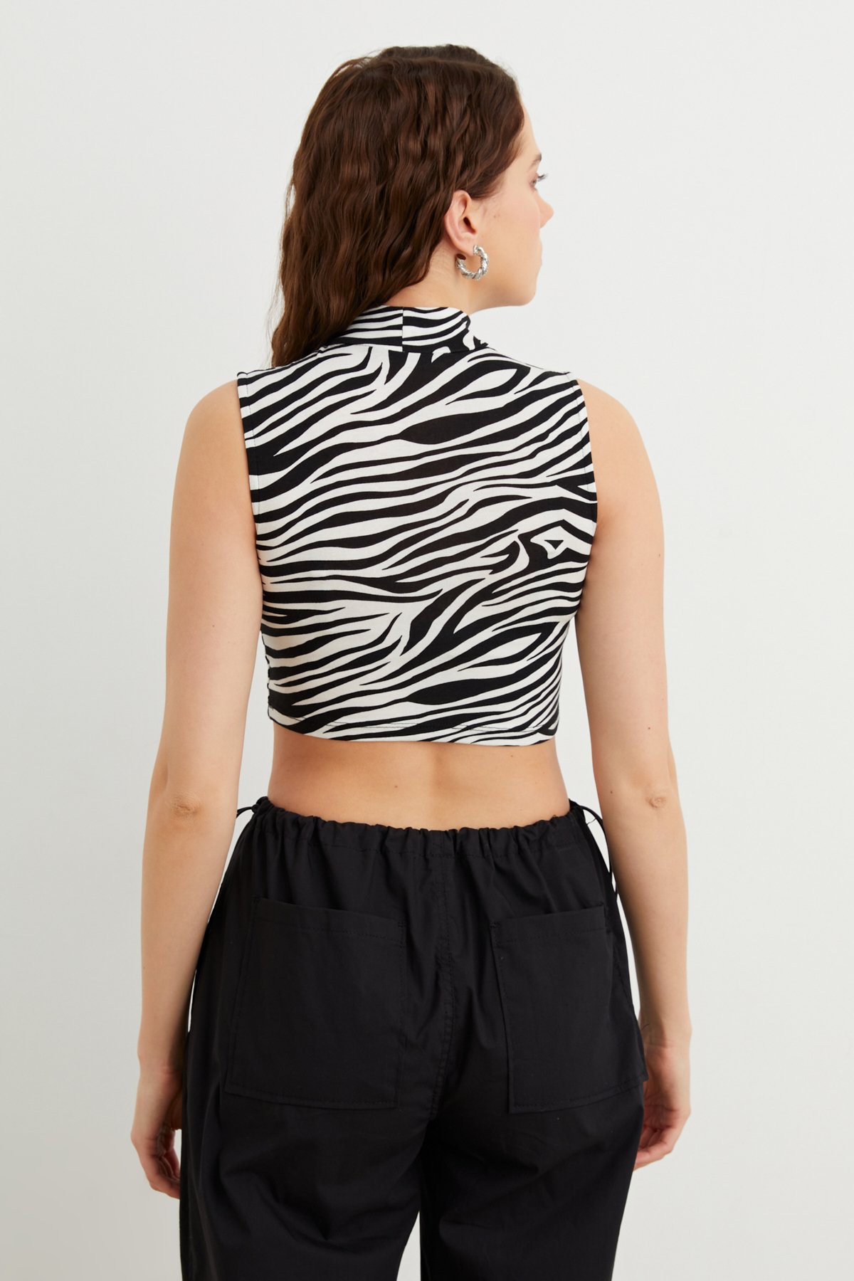 Kadın Siyah Beyaz Zebra Balıkçı Yaka Sıfır Kol Crop Bluz