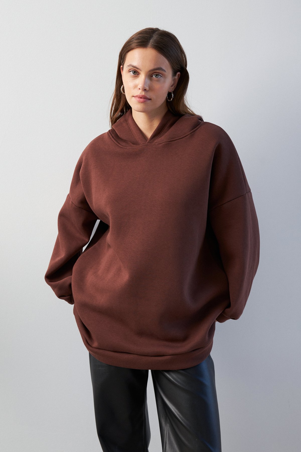 Kadın Acı Kahve Yumuşak Dokulu Oversize Şardonlu Kapüşonlu Sweatshirt