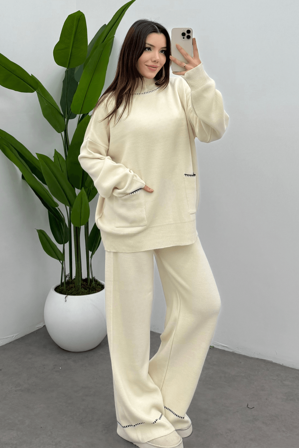 Kadın Ekru Balıkçı Yaka Cep Detaylı Kazak Pantolon Triko Takım