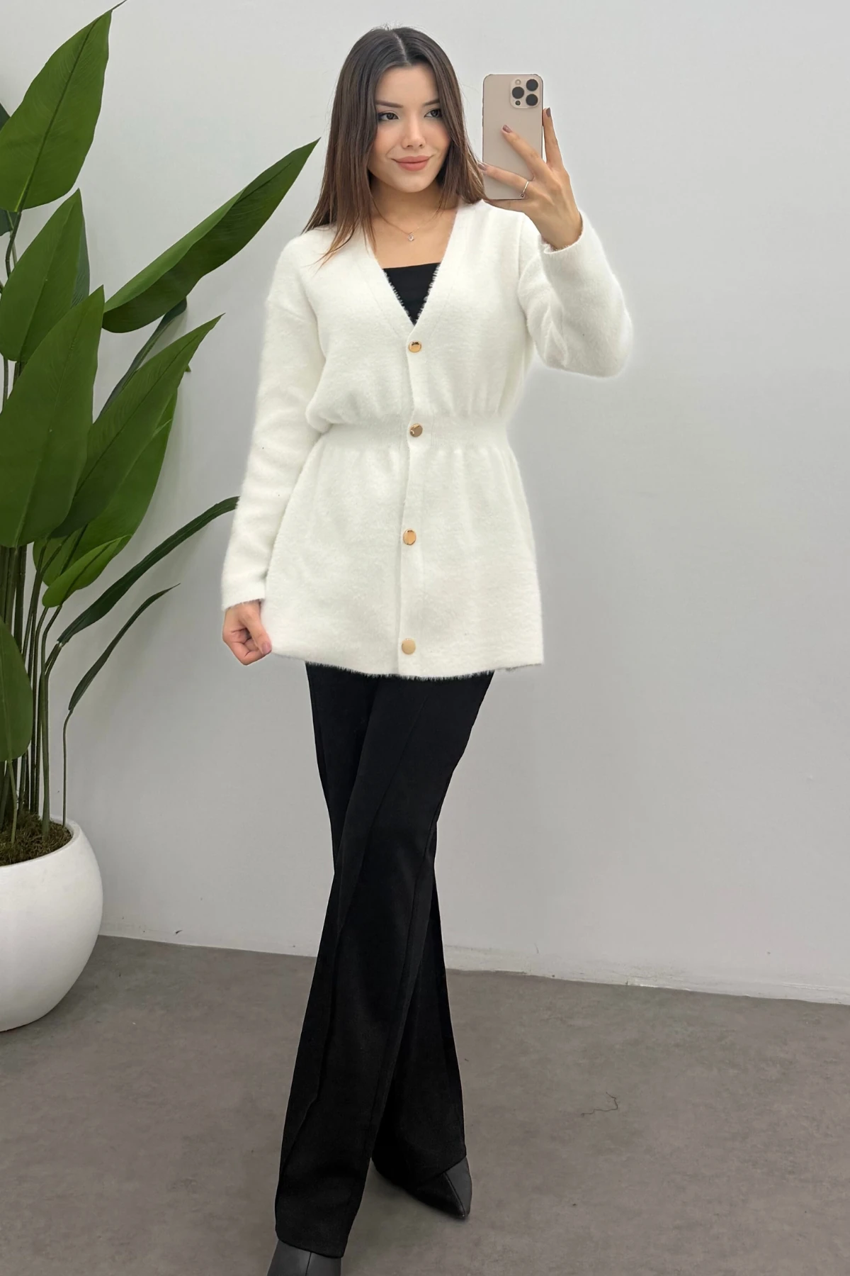 Kadın Ekru Gold Çıtçıt Detaylı Soft Triko Hırka