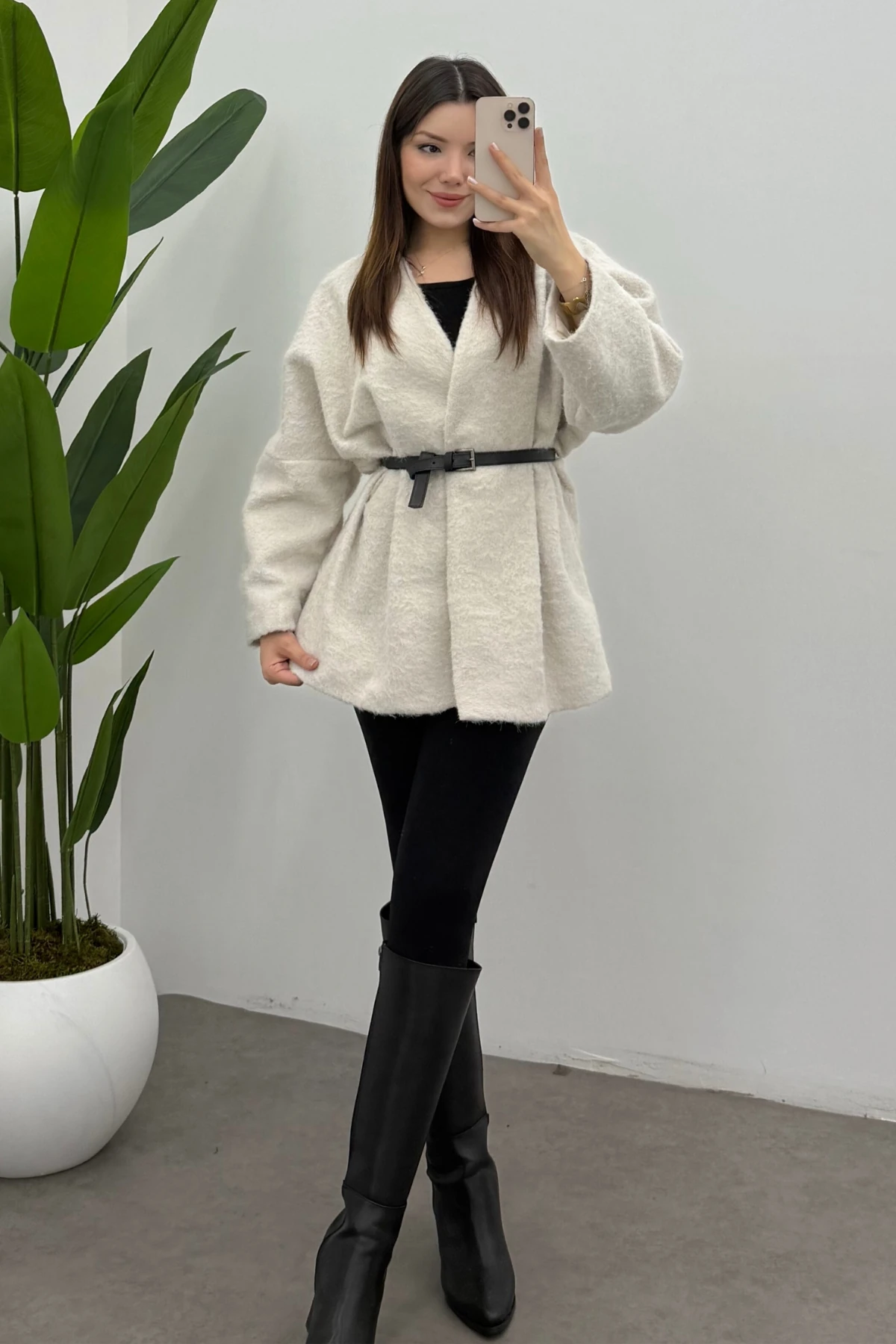 Kadın Ekru Kemerli Kaşe Kaban