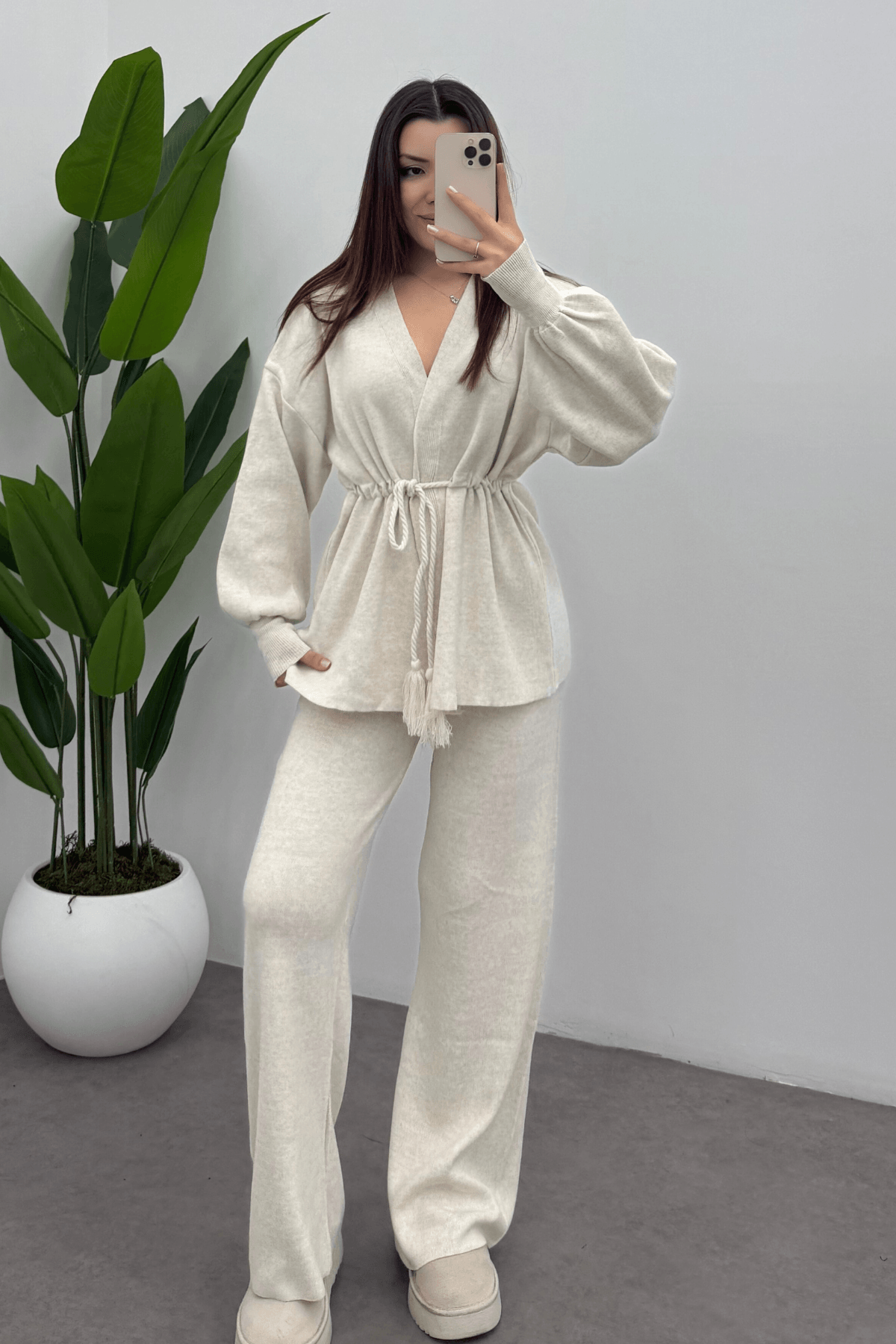 Kadın Ekru Beli Püskül Bağcık Detaylı Hırka Pantolon İkili Triko Takım