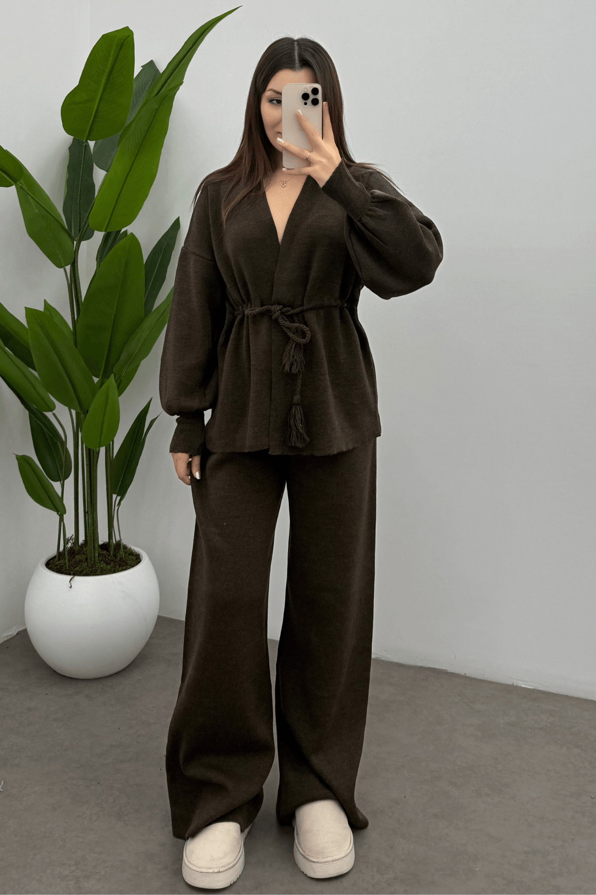 Kadın Kahverengi Beli Püskül Bağcık Detaylı Hırka Pantolon İkili  Triko Takım