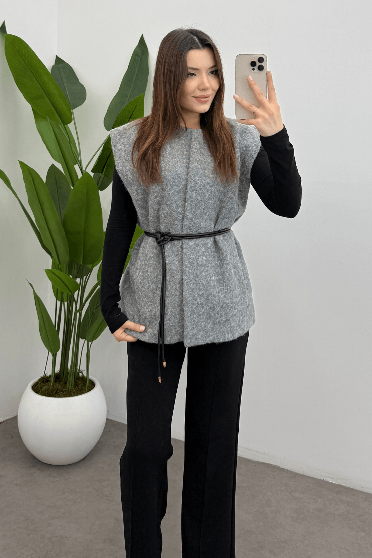 Gri kemerli kaşe yelek