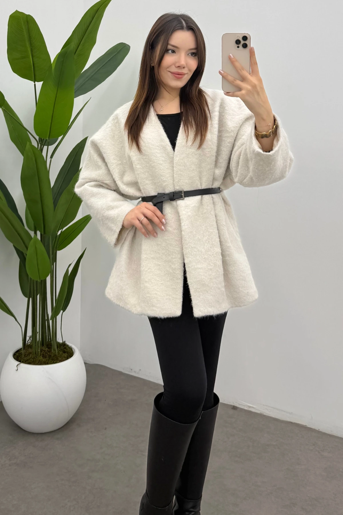 Kadın Ekru Kemerli Kaşe Kaban