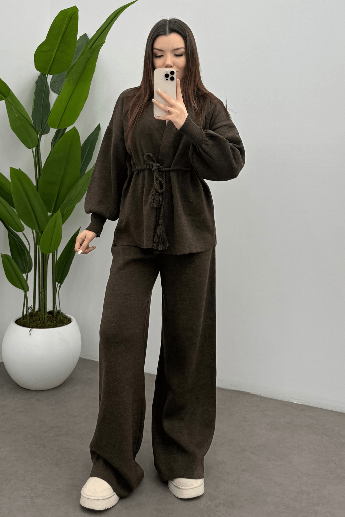 Kadın Kahverengi Beli Püskül Bağcık Detaylı Hırka Pantolon İkili  Triko Takım