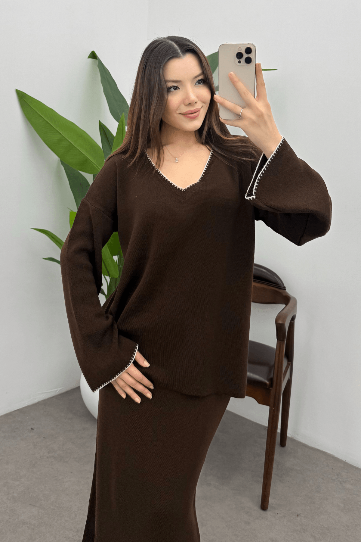 Kadın Kahverengi Çoban Dikiş Detaylı V Yaka Kazak Etek Triko Takım