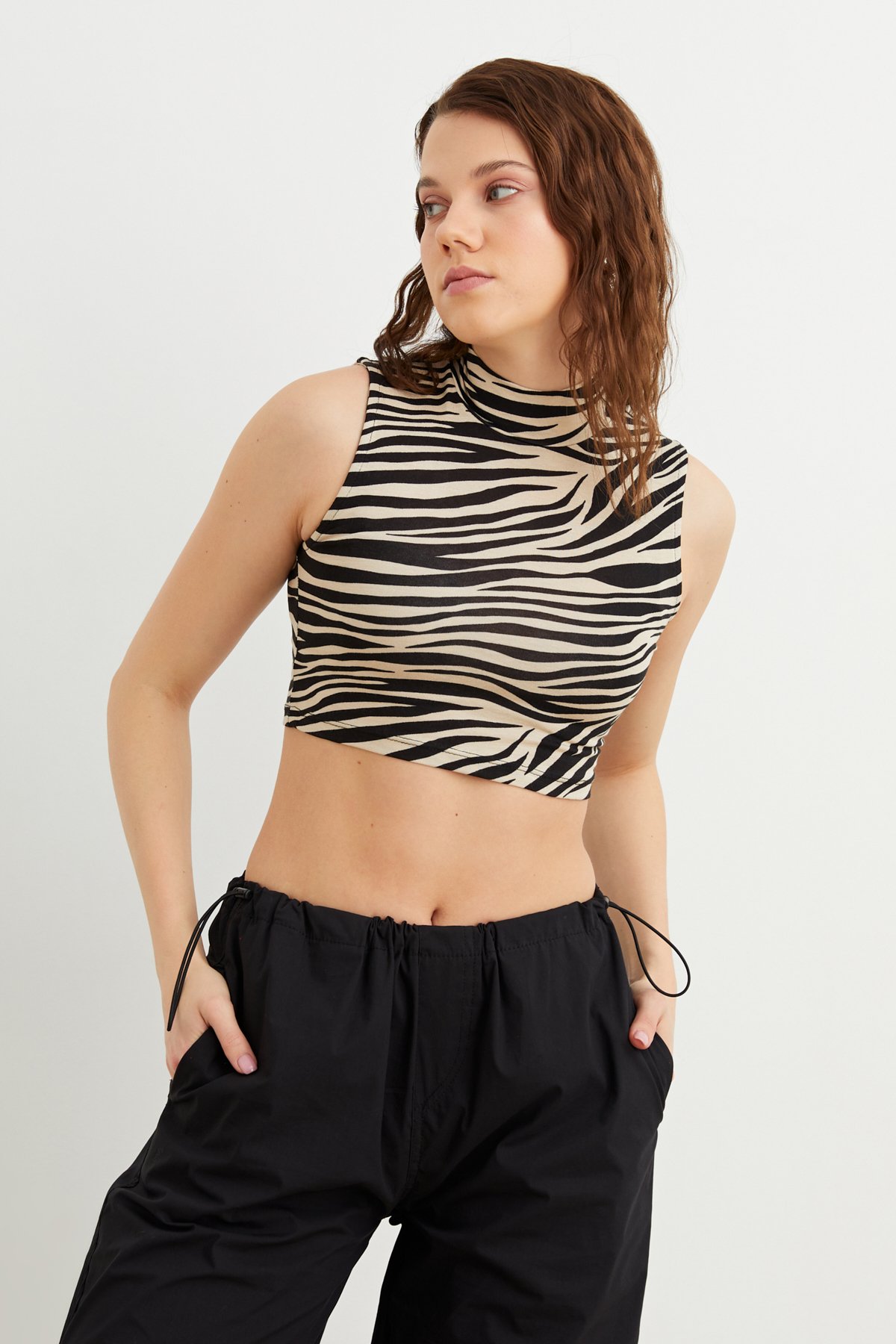 Kadın Bej Zebra Balıkçı Yaka Sıfır Kol Crop Bluz