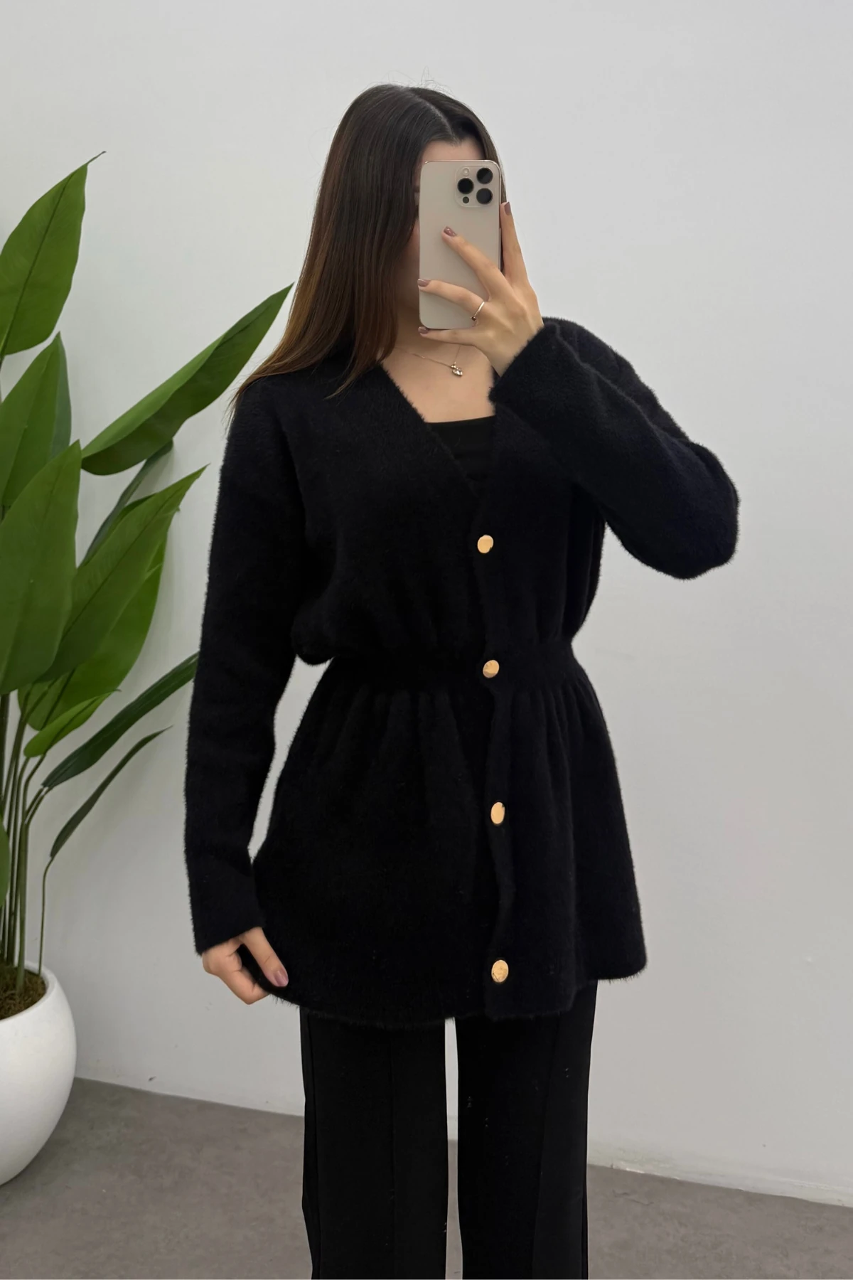 Kadın Siyah Gold Çıtçıt Detaylı Soft Triko Hırka