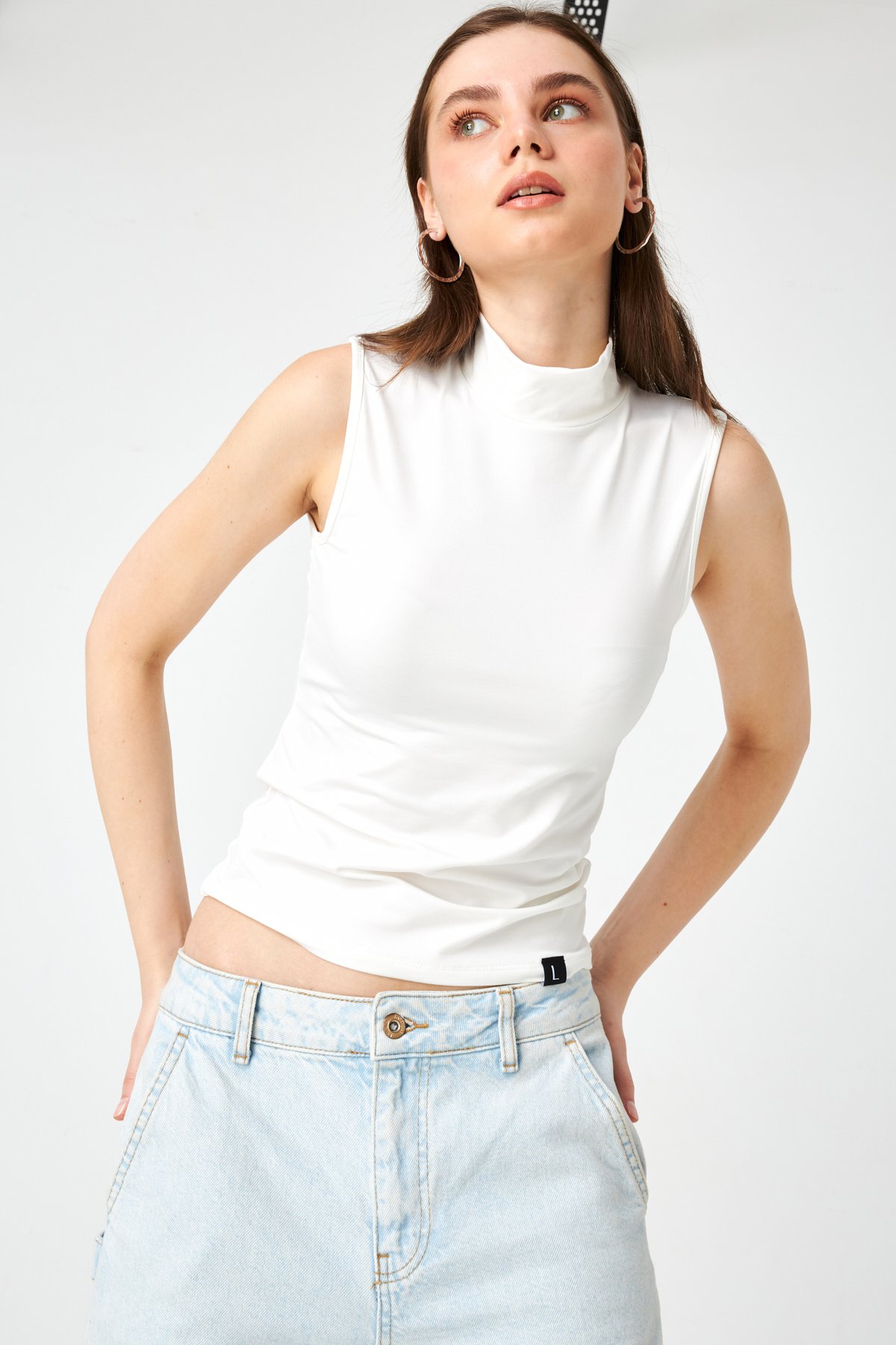 Kadın Beyaz Soft Touch Basıc Kolsuz Bluz