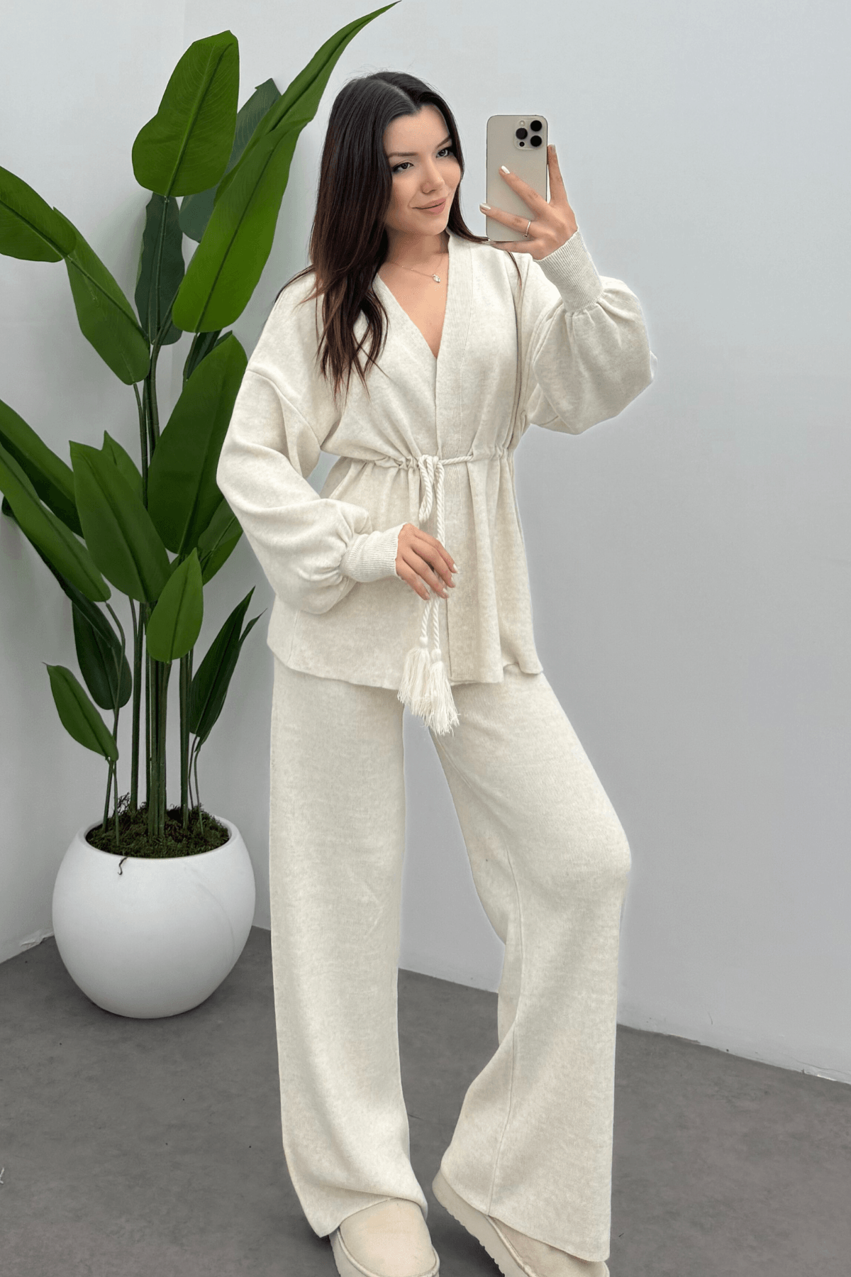 Kadın Ekru Beli Püskül Bağcık Detaylı Hırka Pantolon İkili Triko Takım