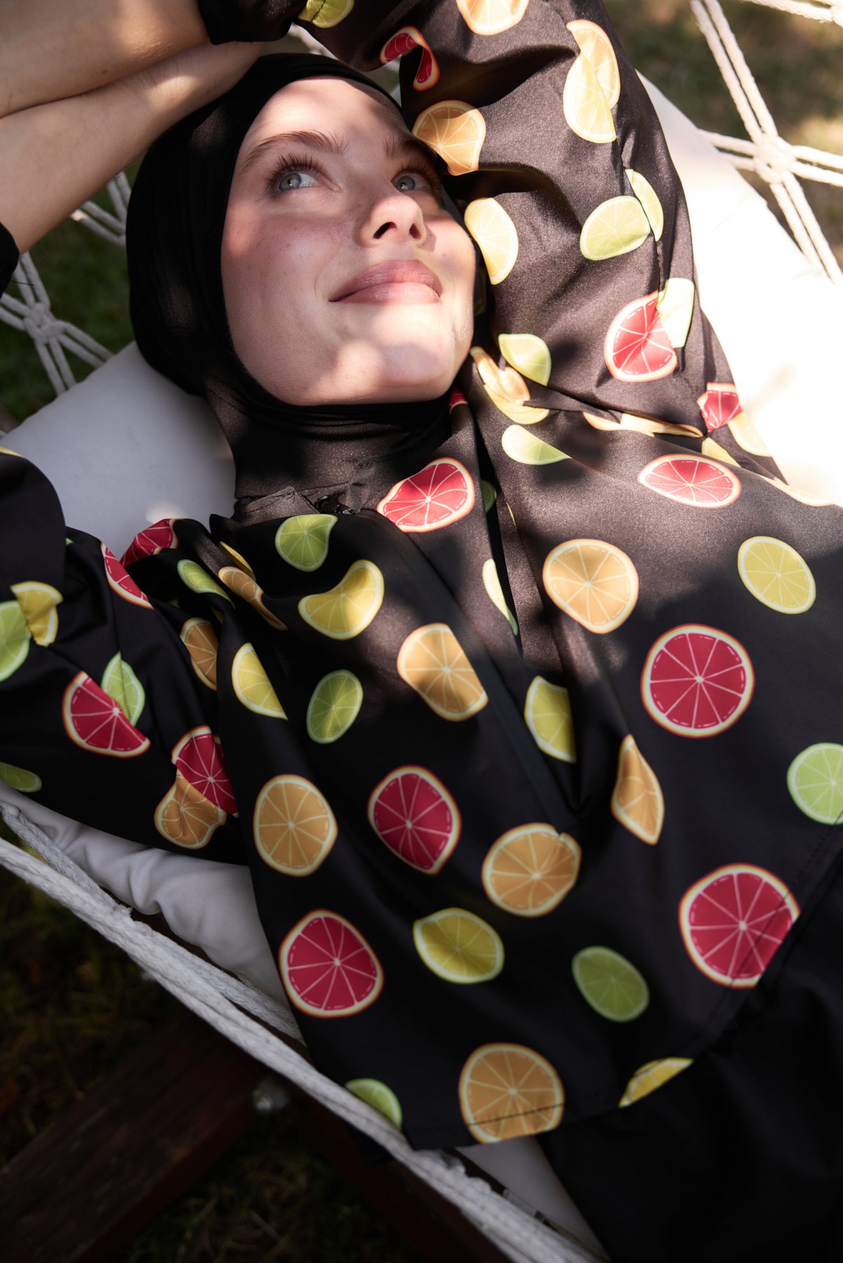 Kadın Tesettür Fresh Dilim Meyve Baskılı Tam Kapalı 3 Parça Mayo Takımı