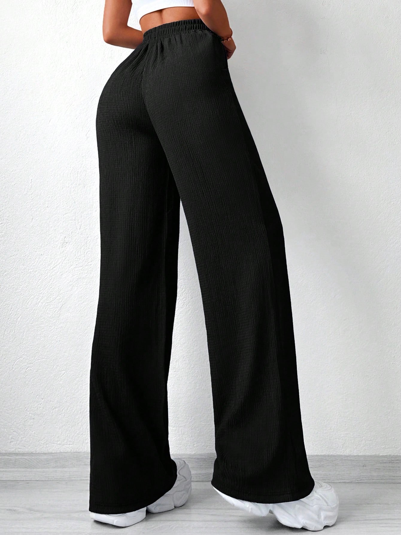 Kadın Siyah Beli Lastikli Çift Cepli Bol Paça Bürümcük Pantolon