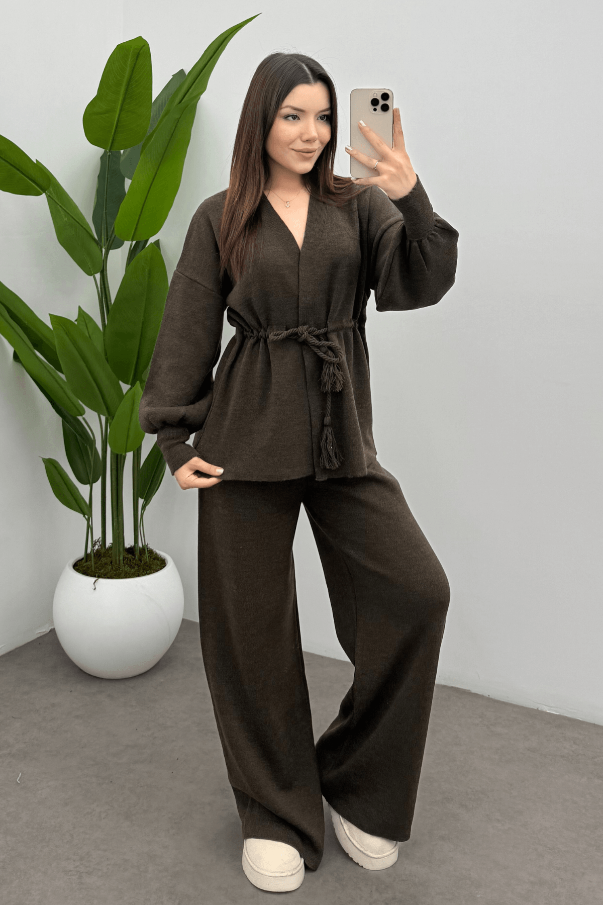 Kadın Kahverengi Beli Püskül Bağcık Detaylı Hırka Pantolon İkili  Triko Takım