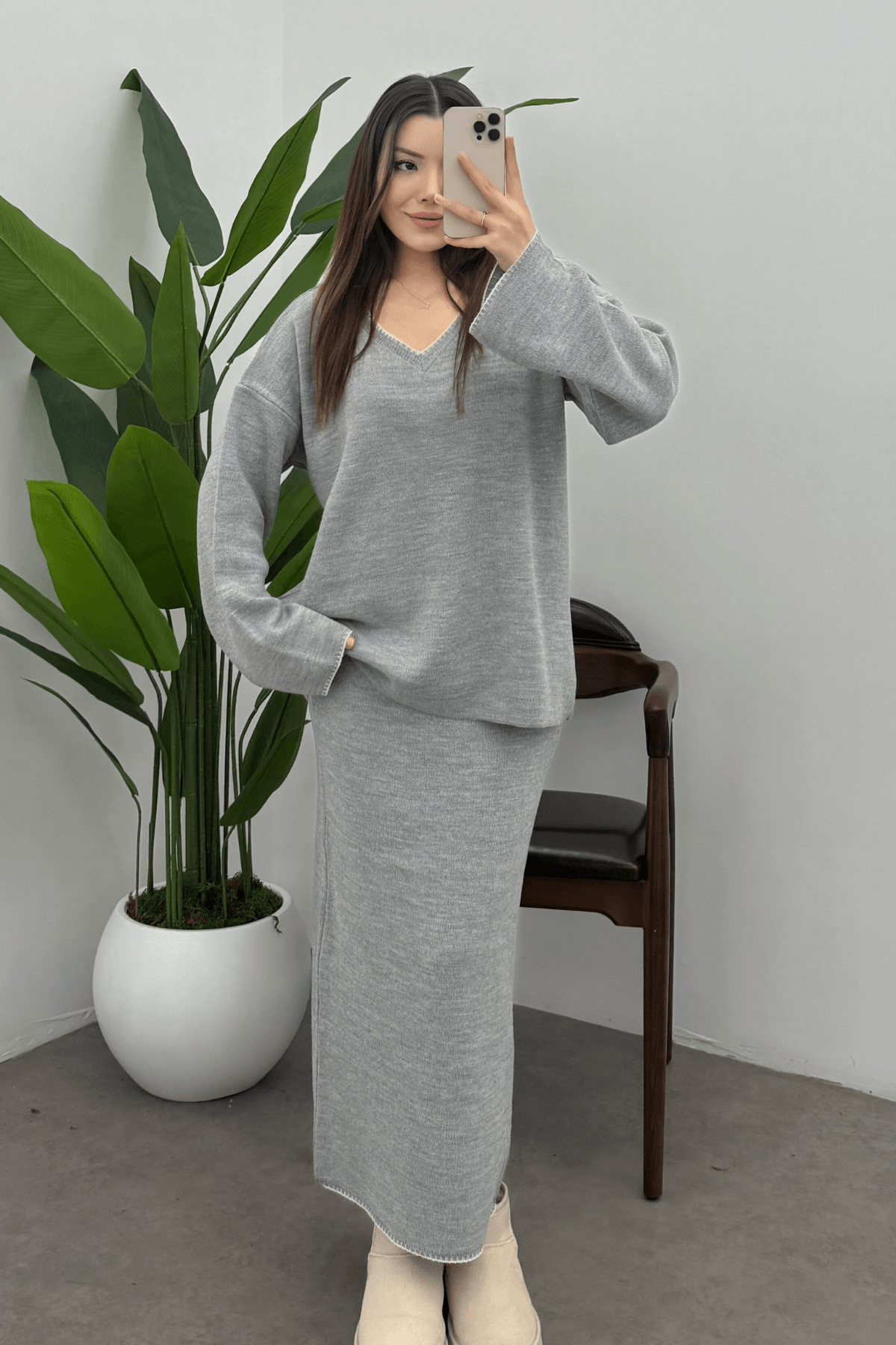 Kadın Gri Çoban Dikiş Detaylı V Yaka Kazak Etek Triko Takım