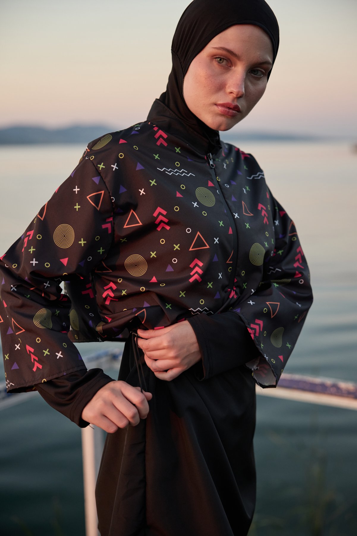 Kadın Tesettür Neon Geometri Baskılı Tam Kapalı 3 Parça Mayo Takımı