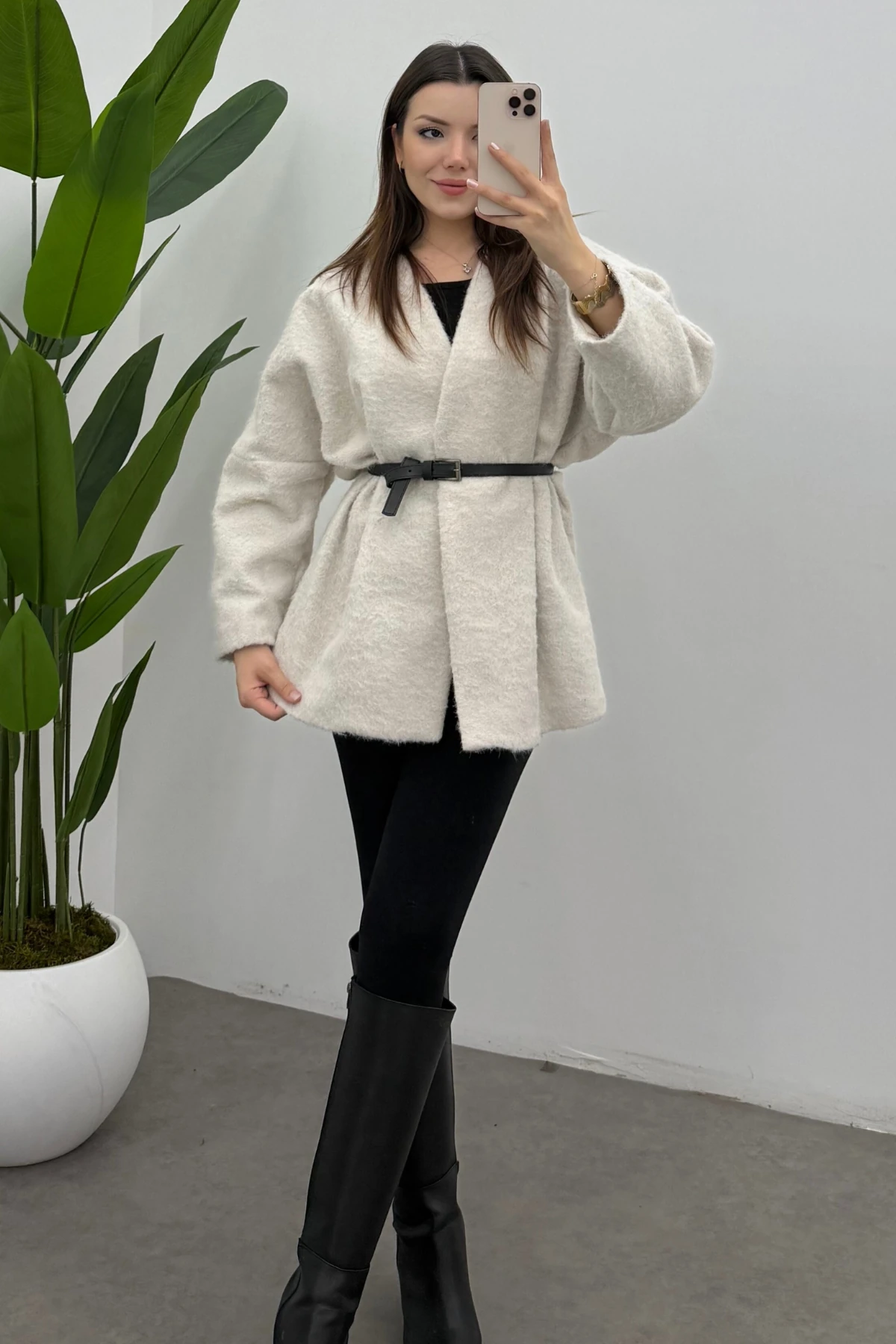 Kadın Ekru Kemerli Kaşe Kaban