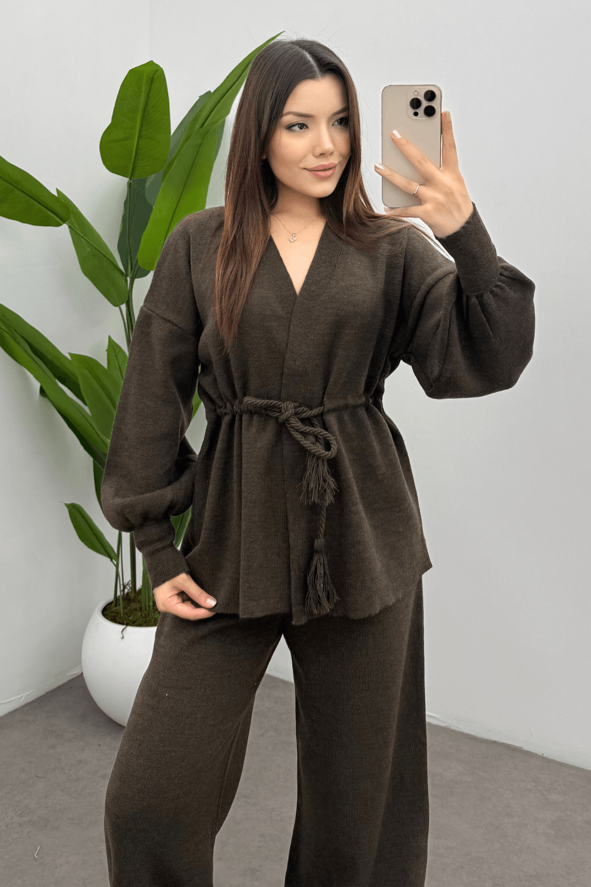 Kadın Kahverengi Beli Püskül Bağcık Detaylı Hırka Pantolon İkili  Triko Takım