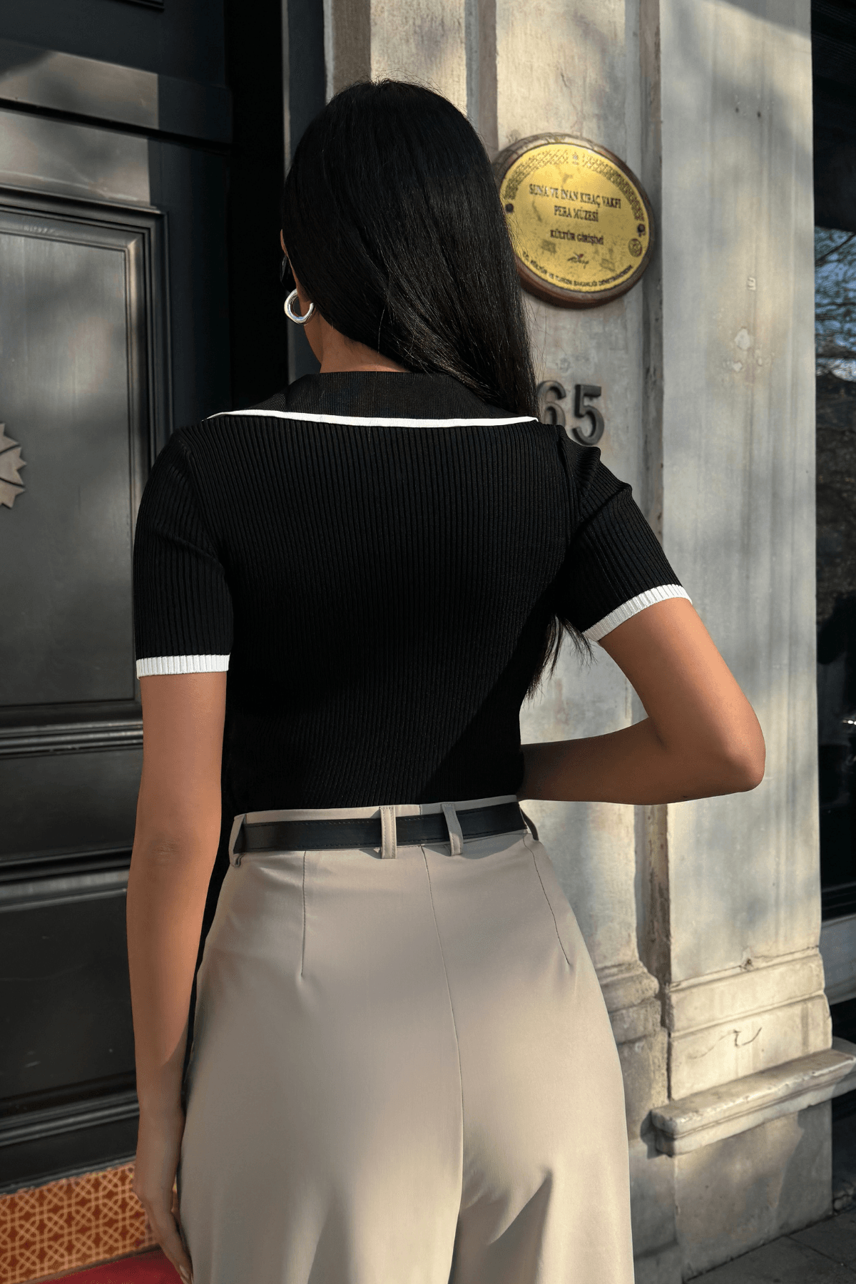 Kadın Siyah Polo Yaka Yumuşak Dokulu Kısa Kol Bluz