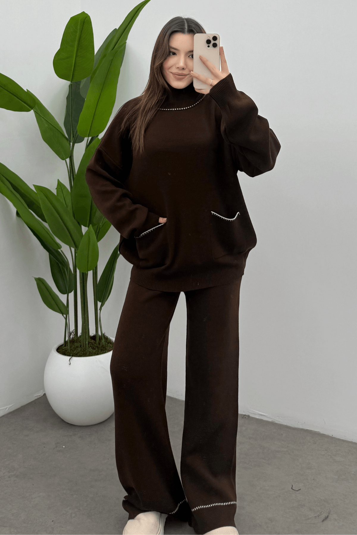 Kadın Kahverengi Balıkçı Yaka Cep Detaylı Kazak Pantolon Triko Takım