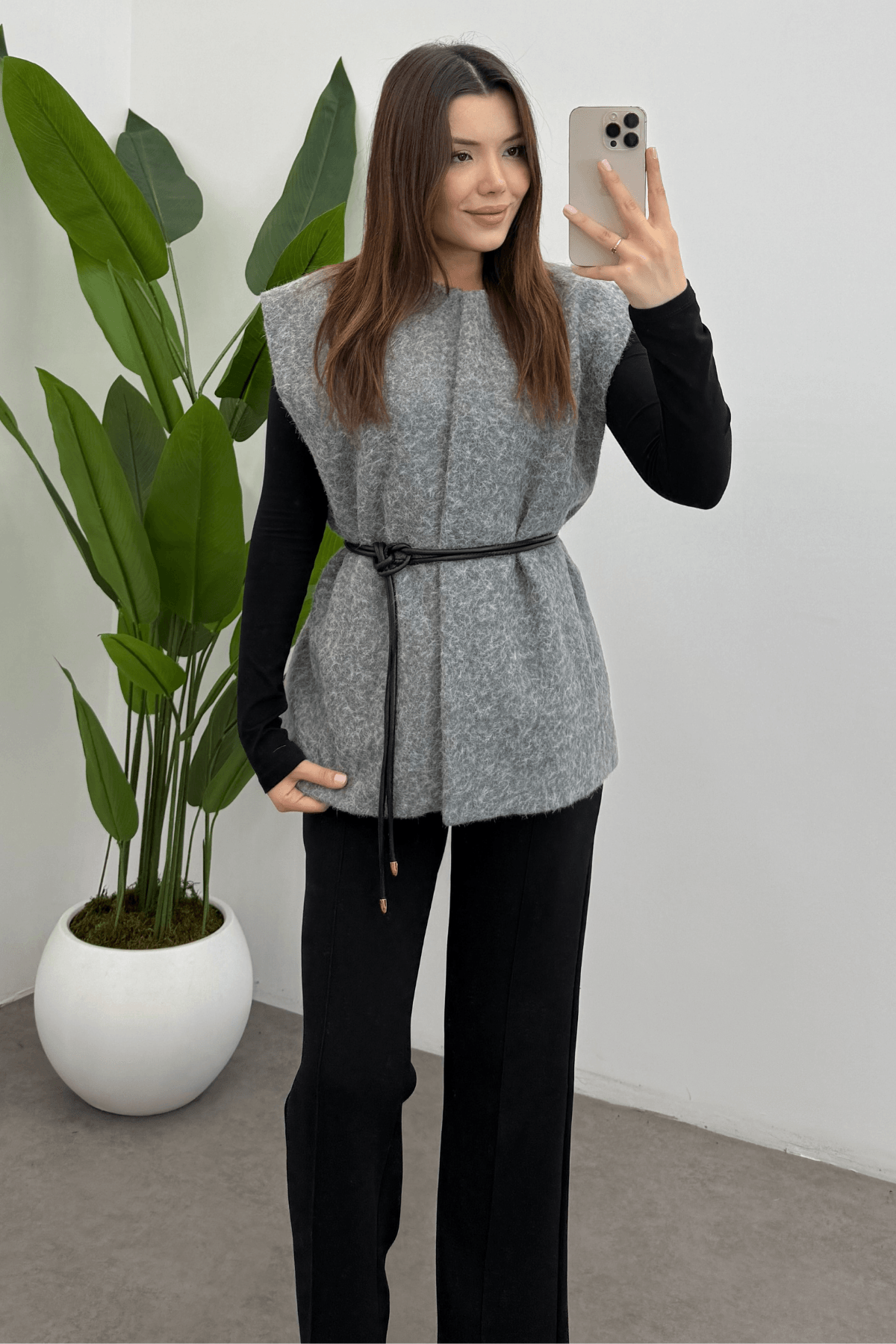 Gri kemerli kaşe yelek