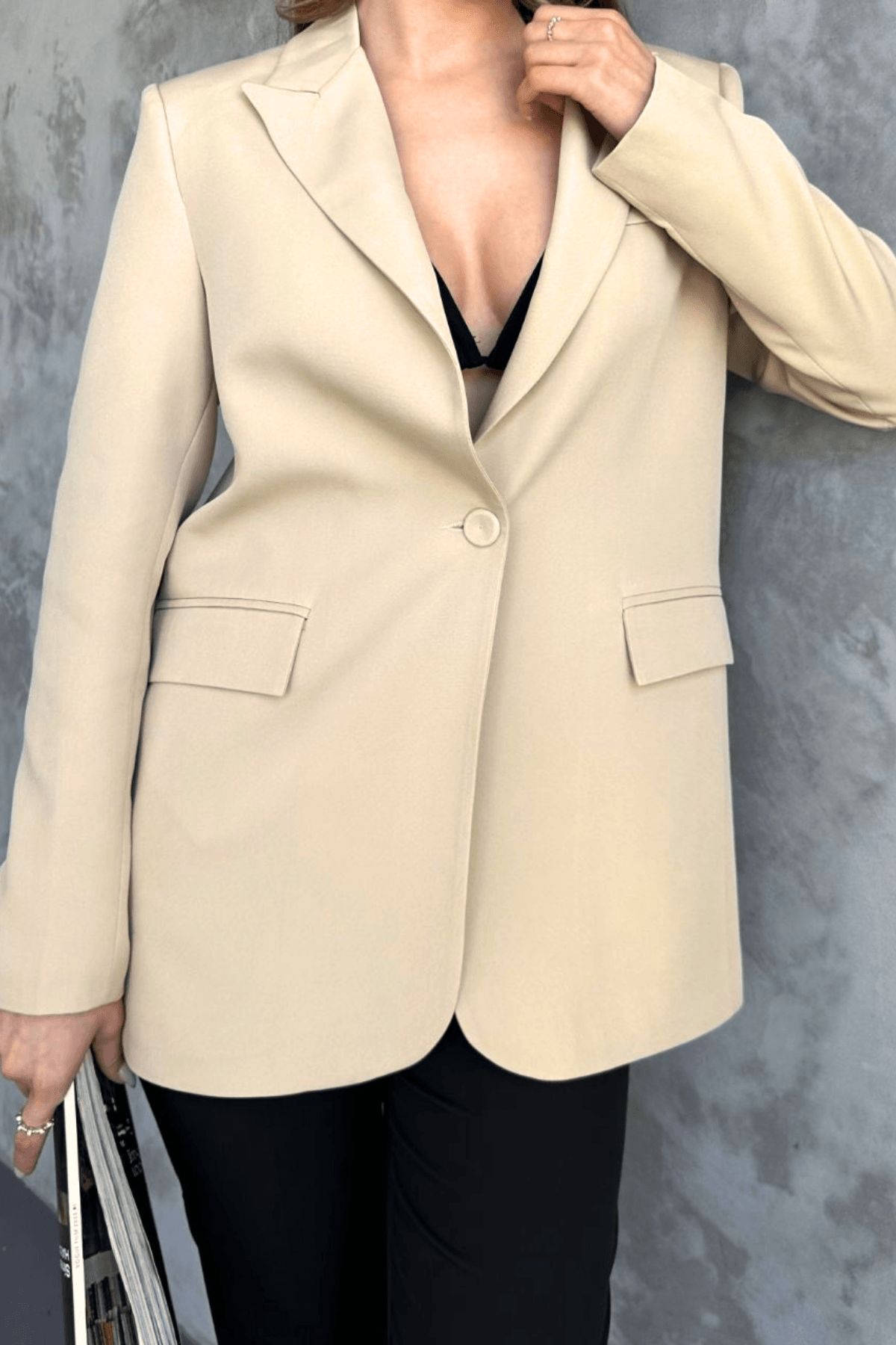 Kadın Krem Vatkalı Tek Düğmeli Blazer Ceket