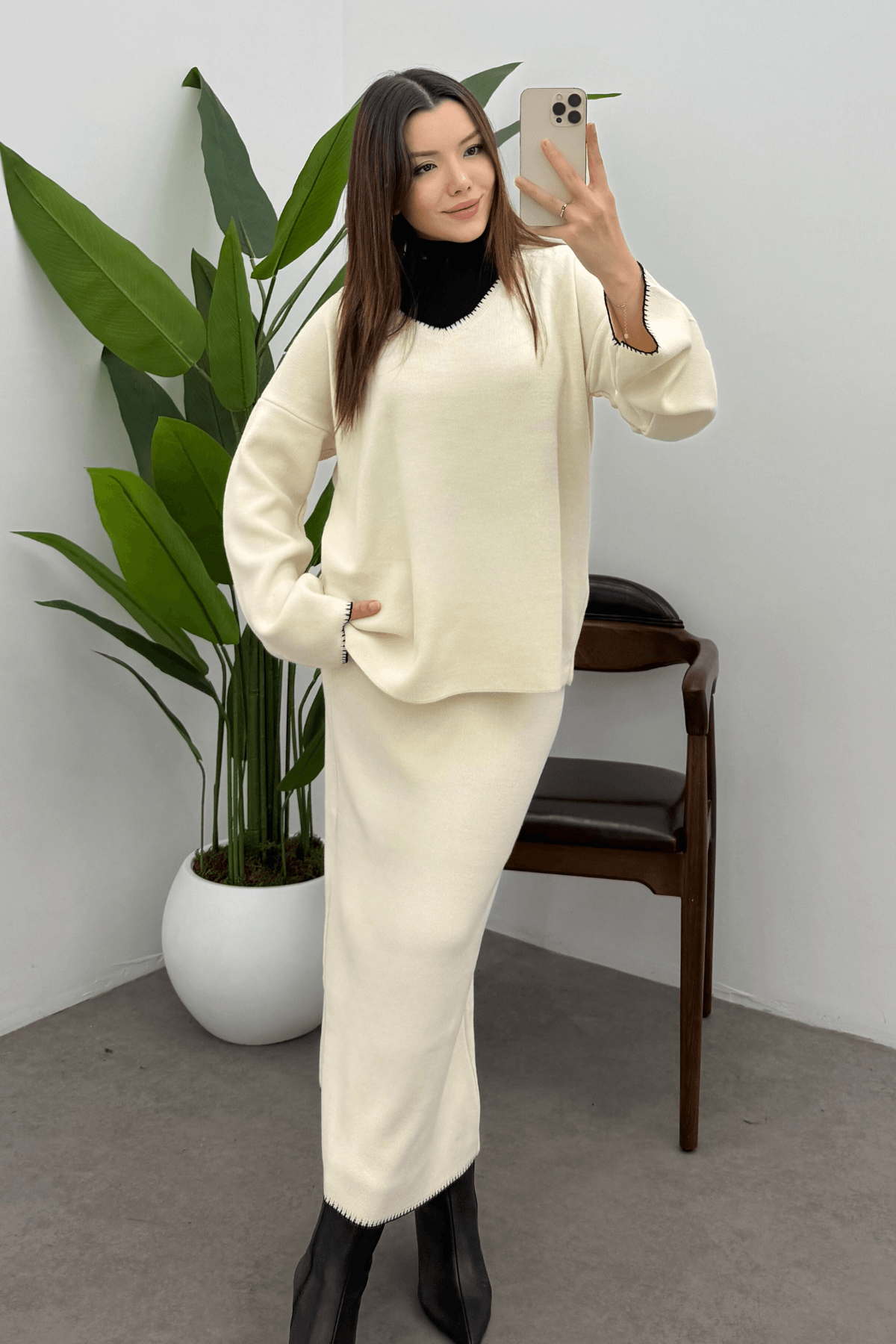 Kadın Ekru Çoban Dikiş Detaylı V Yaka Kazak Etek Triko Takım