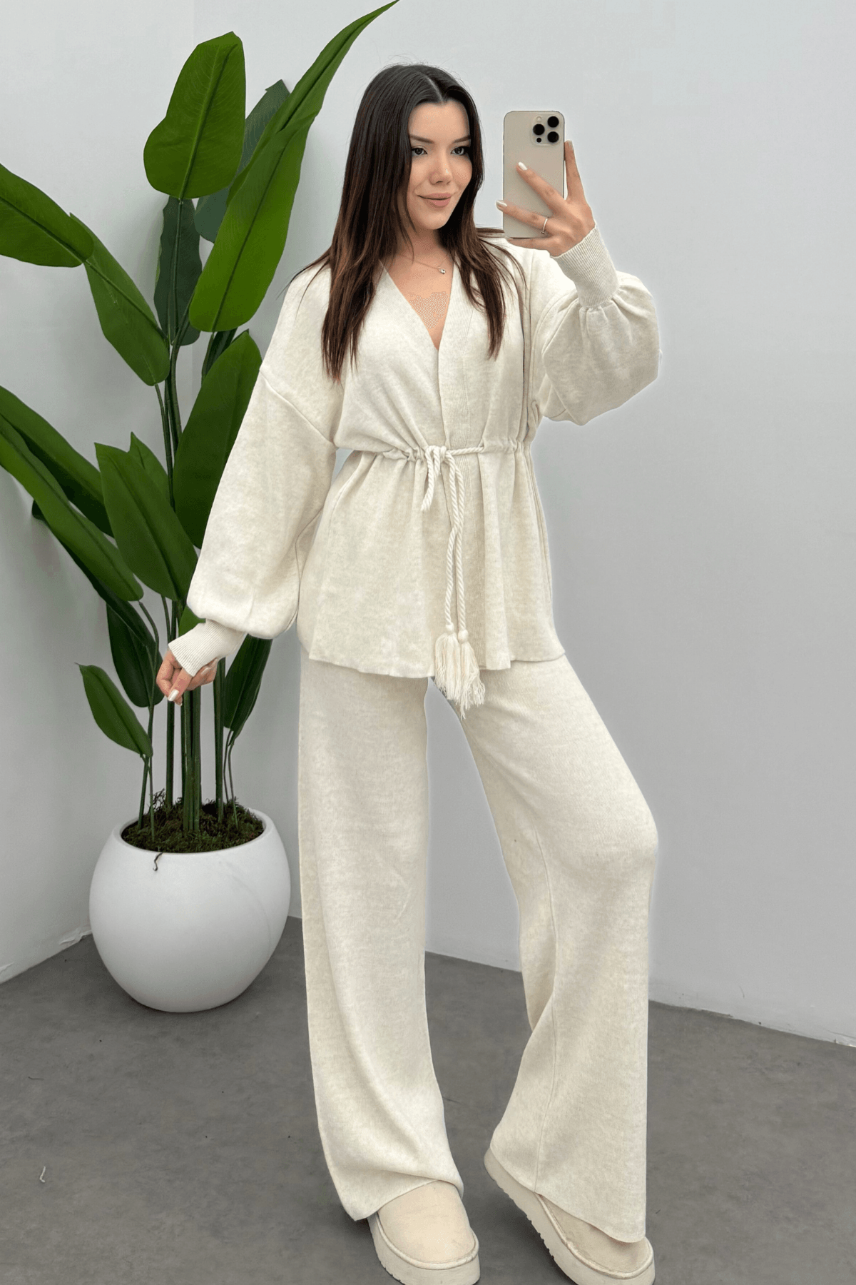 Kadın Ekru Beli Püskül Bağcık Detaylı Hırka Pantolon İkili Triko Takım