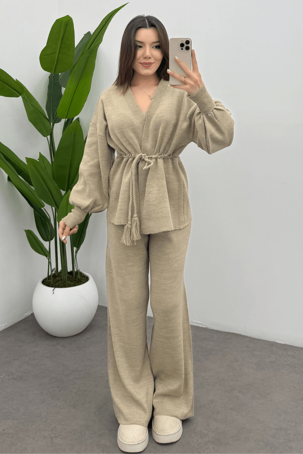 Kadın Krem Beli Püskül Bağcık Detaylı Hırka Pantolon İkili Triko Takım