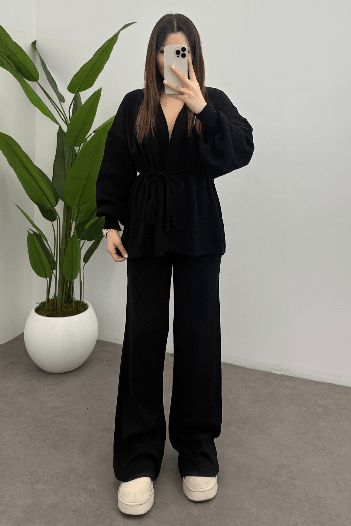 Kadın Siyah Beli Püskül Bağcık Detaylı Hırka Pantolon İkili Triko Takım