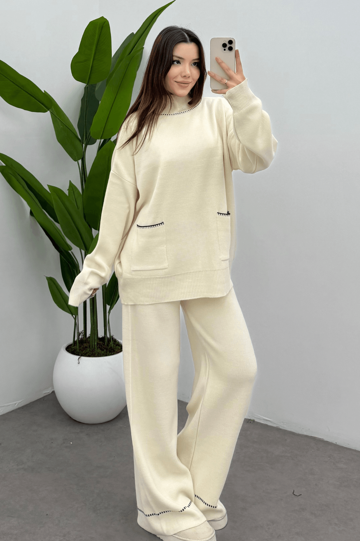 Kadın Ekru Balıkçı Yaka Cep Detaylı Kazak Pantolon Triko Takım