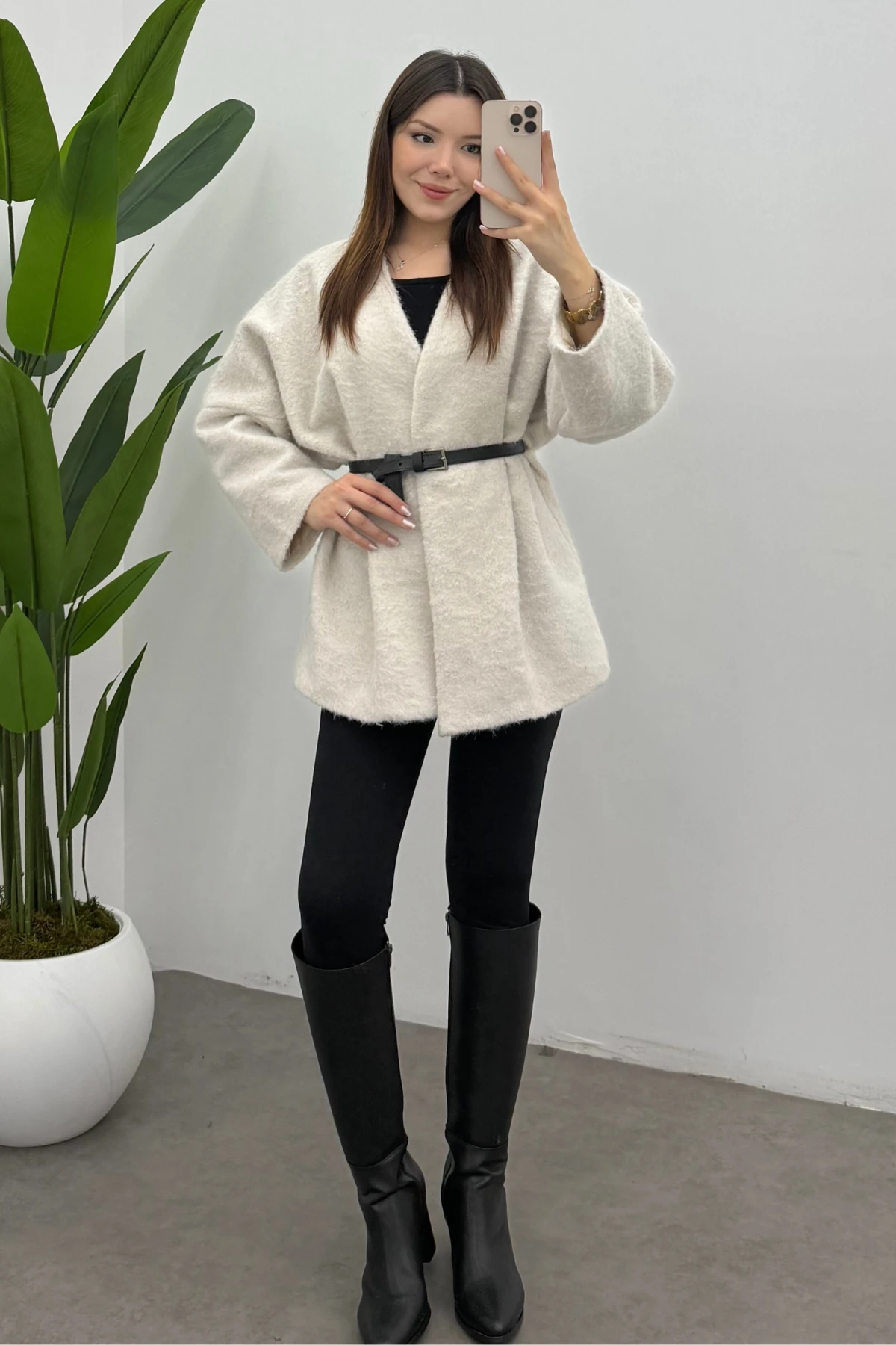 Kadın Ekru Kemerli Kaşe Kaban