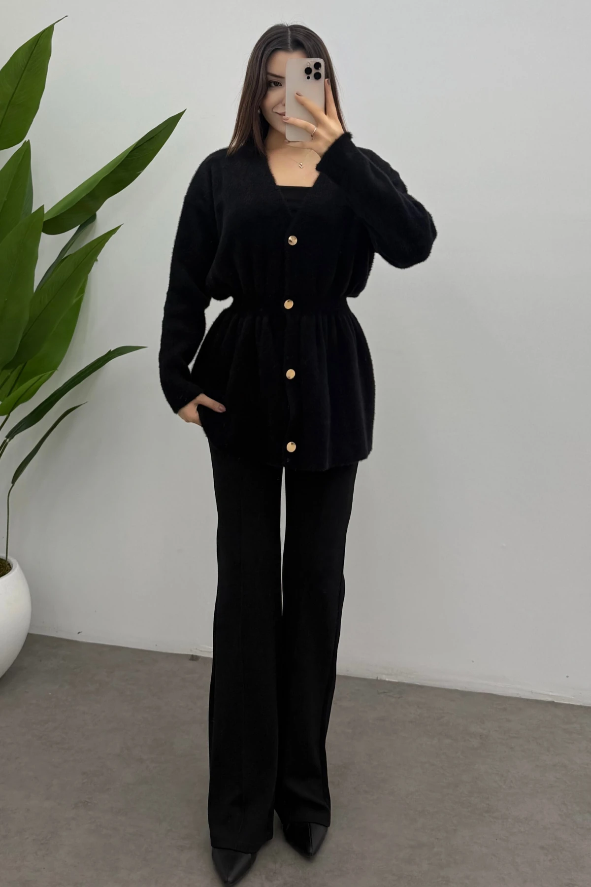 Kadın Siyah Gold Çıtçıt Detaylı Soft Triko Hırka